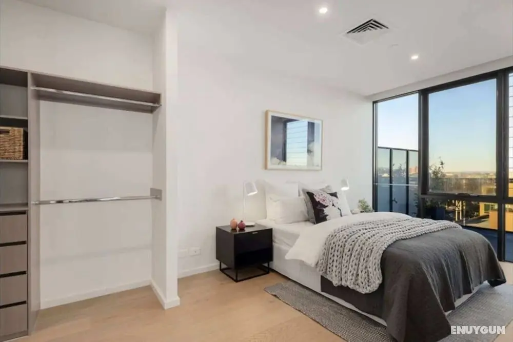 Luxury 3 Bedroom Penthouse With Bay and City View - Oda