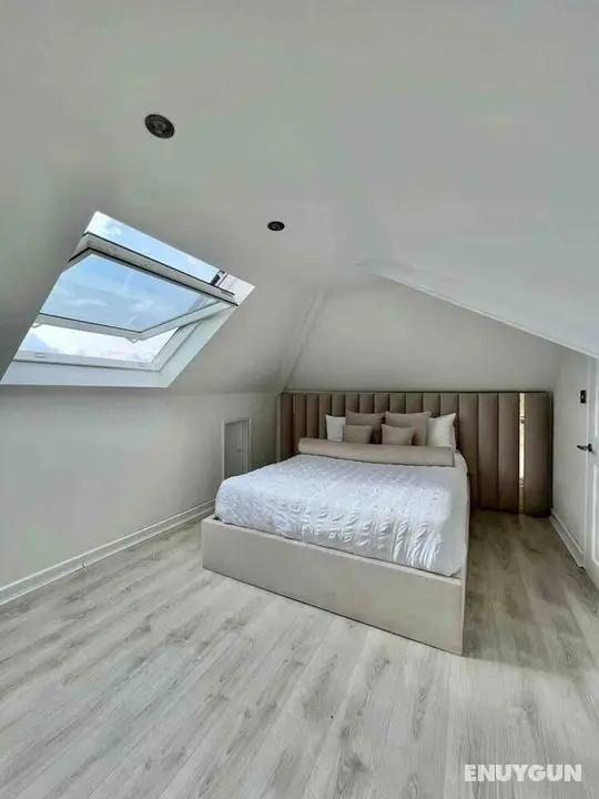 Luxury 3 Bedroom Penthouse w Massive Roof Terrace - Oda