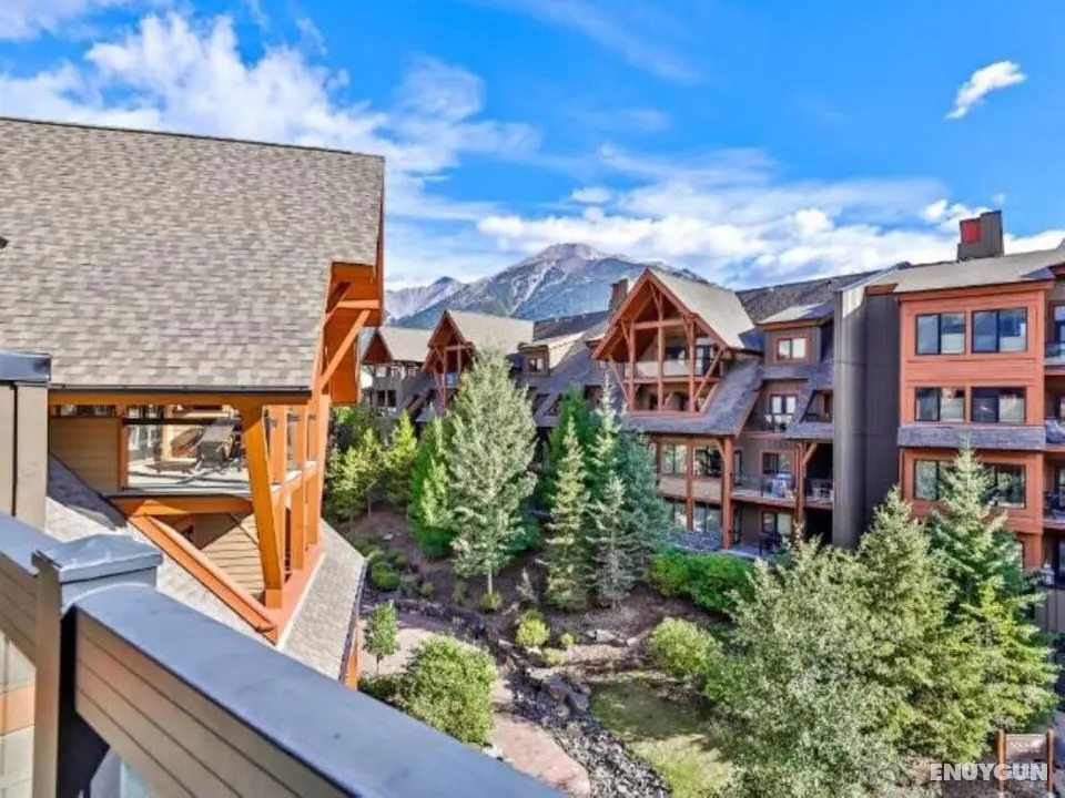 Luxury 3-Br Penthouse | INDOOR Pool & Hot Tub | Pool Table | 2 Decks + Mtn Views - Oda Manzaraları