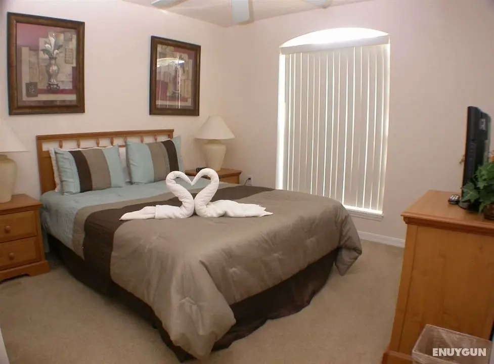 Luxury 4 Bedroom Villa With Large Private Pool and Deck Area - 526 - Oda
