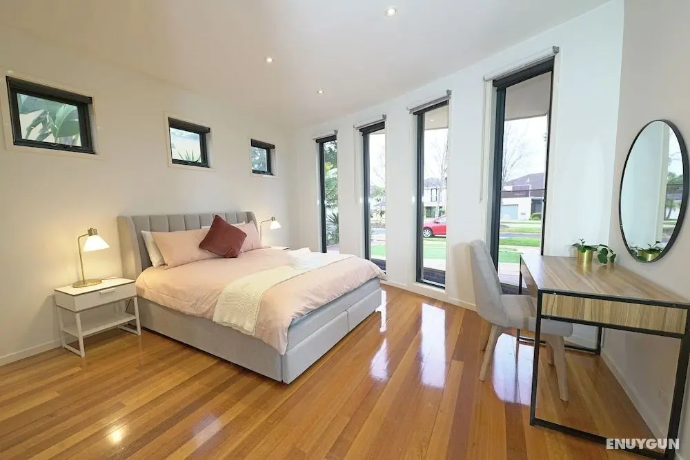Luxury 7BRM Lakeside BigHouse Point Cook - Oda