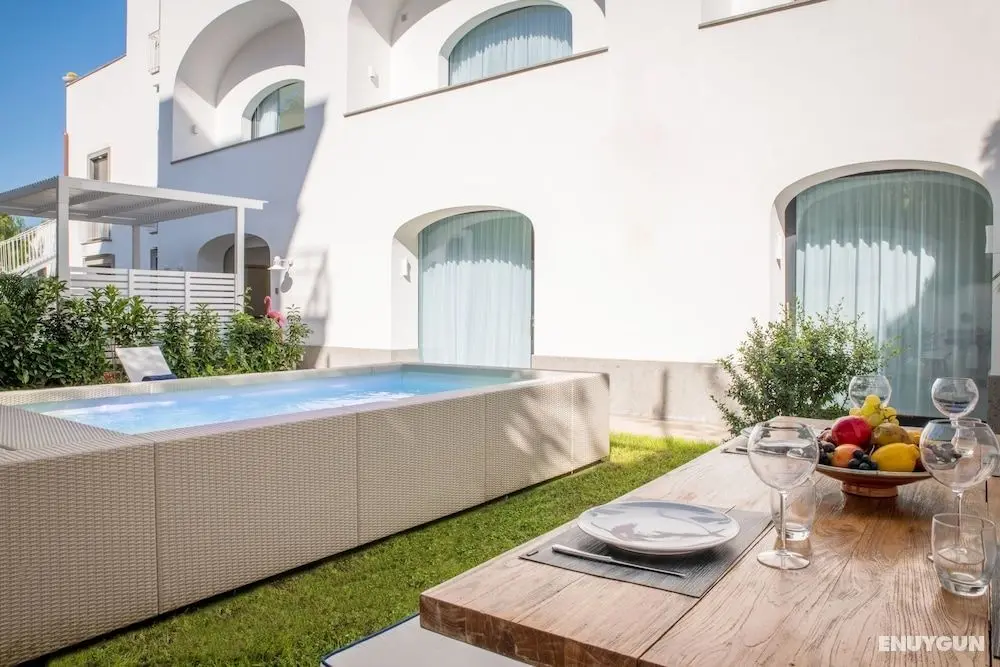 Luxury Apartment with Garden and Pool - Öne Çıkan Resim