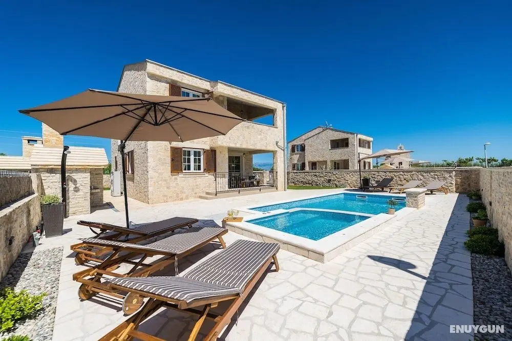 Luxury Villa With Heated Pool 04 - Öne Çıkan Resim