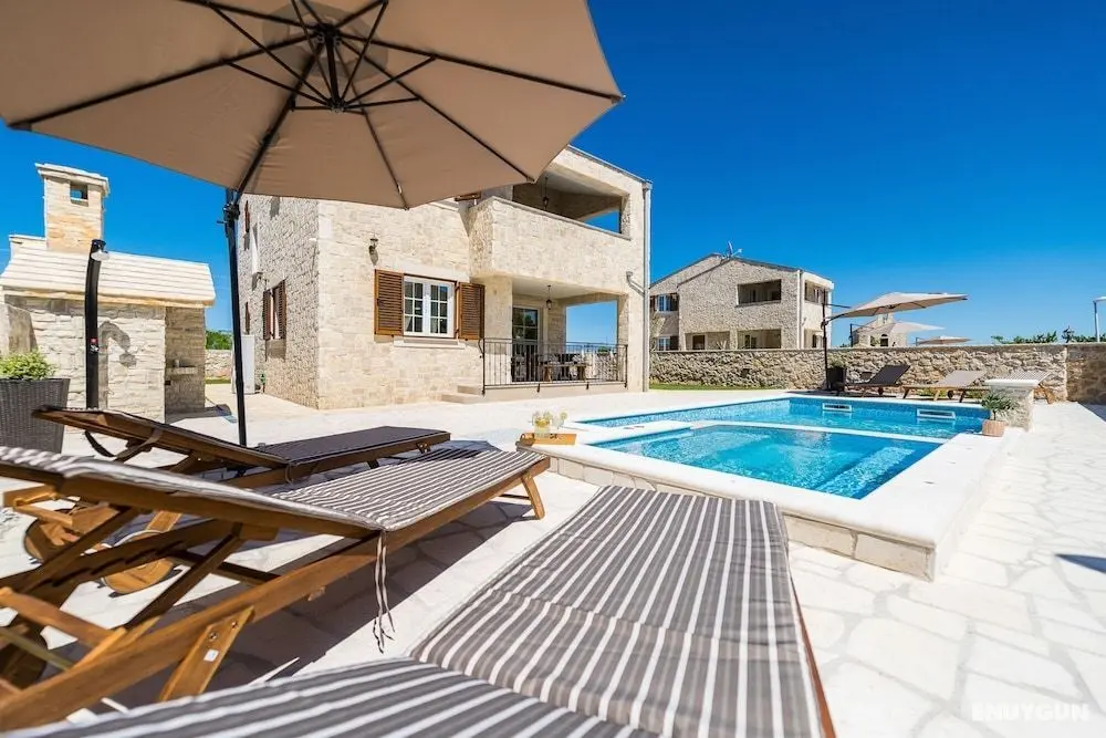 Luxury Villa With Heated Pool 05 - Öne Çıkan Resim