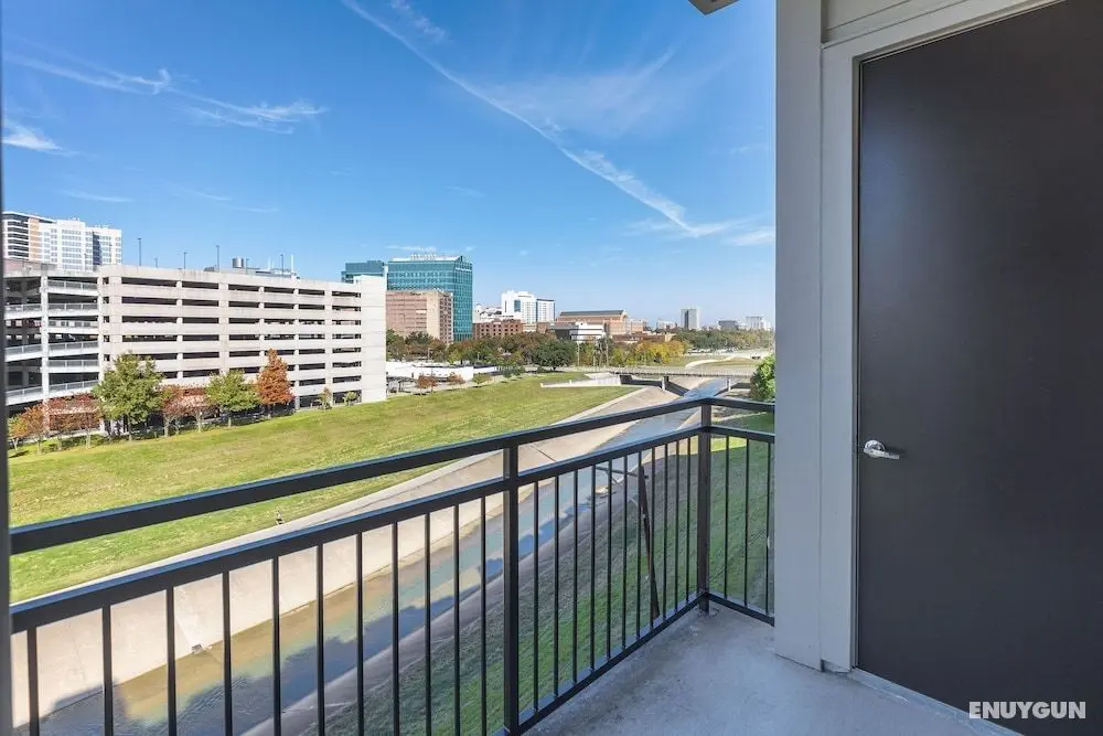 Luxury Med Center Fully Equipped King Sized Bed Condos - Oda Düzeni