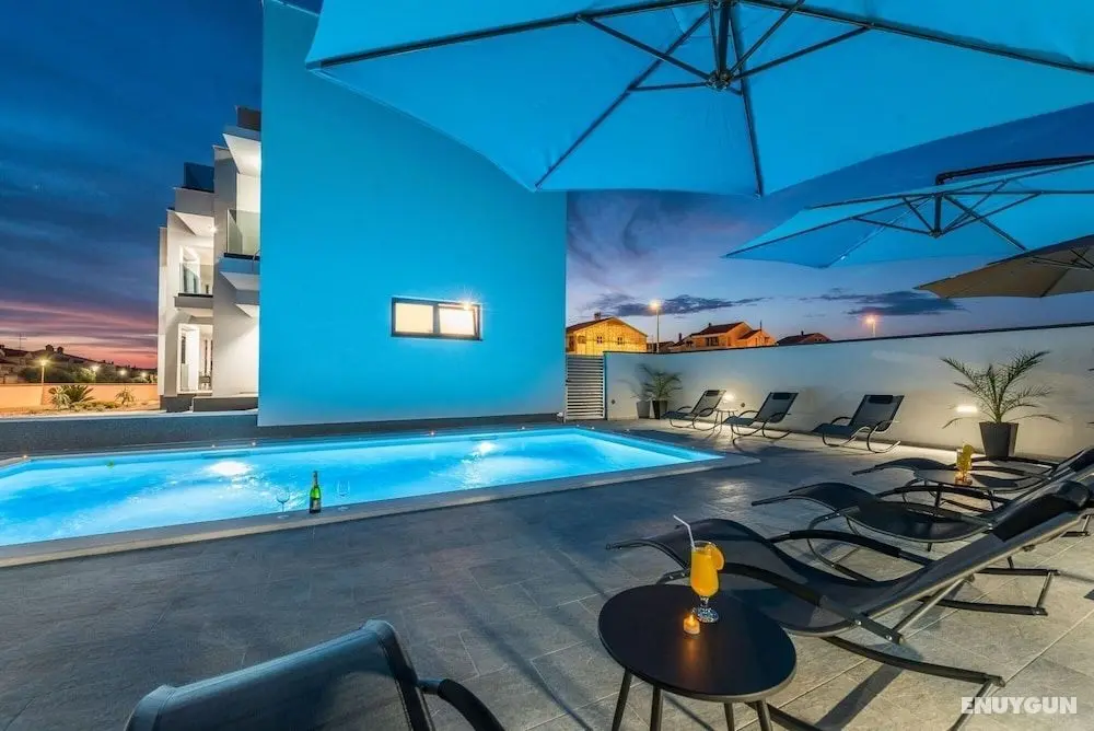 Luxury Villa Nika in Zadar 12 Persons Private Pool Jacuzzi gym Playground - Oda