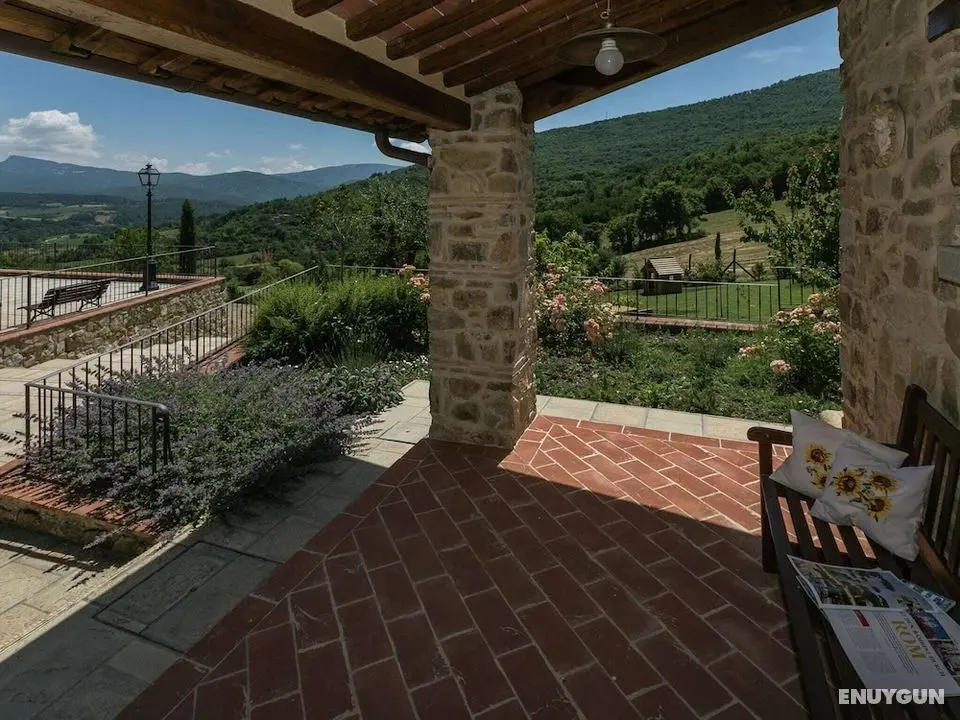 Luxury Villa With Pool and Beautiful Garden on an Estate - Konum Öne Çıkanlar