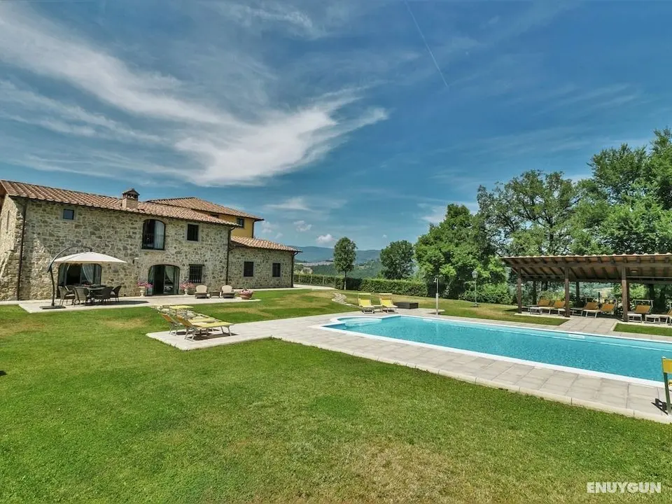 Luxury Villa With Pool and Beautiful Garden on an Estate - Öne Çıkan Resim