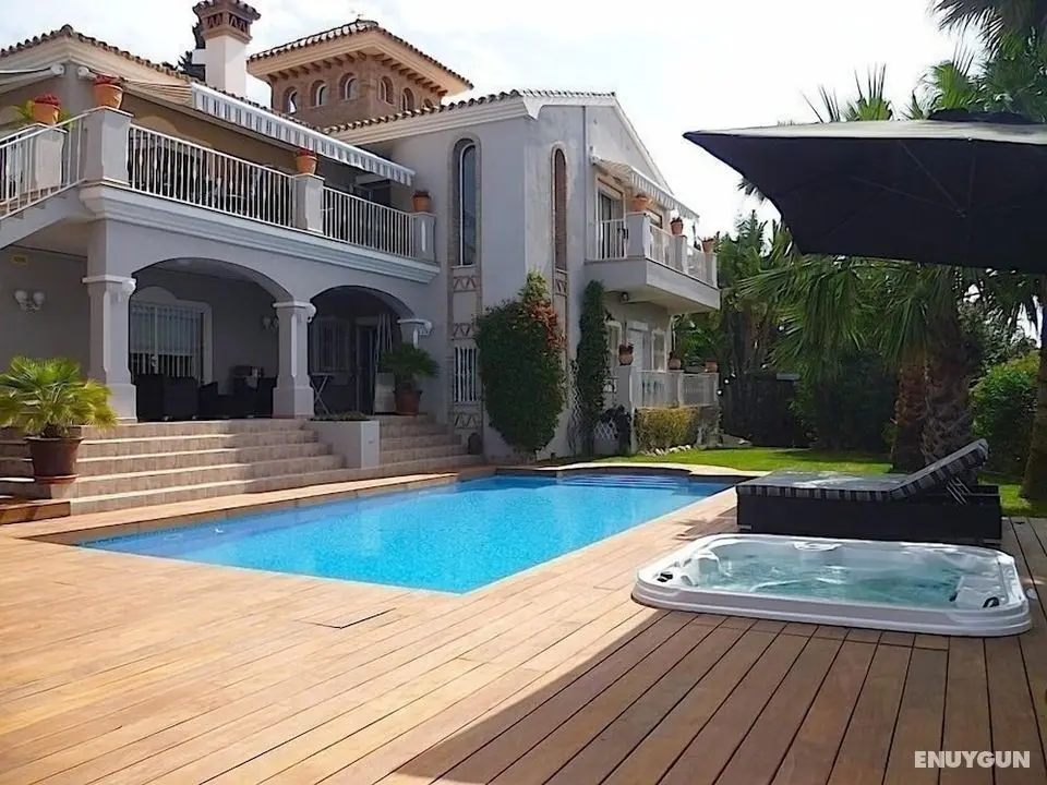 Luxury Villa With Pool & Jacuzzi - Öne Çıkan Resim