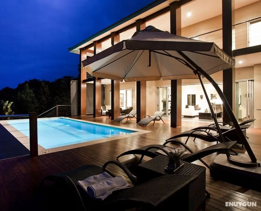 Luxury Seaside Homes - Öne Çıkan Resim