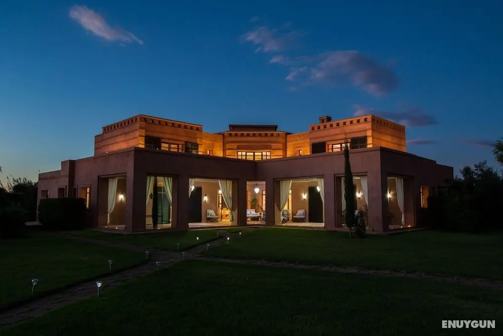 Luxury Services In This Beautiful Villa In Marrakech - Öne Çıkan Resim