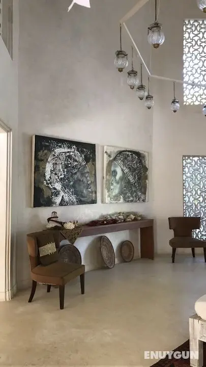 The Villa Luxury Suites Hotel - Lobi