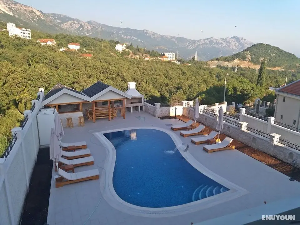 Luxury Villa with swimming pool Panorama - Öne Çıkan Resim