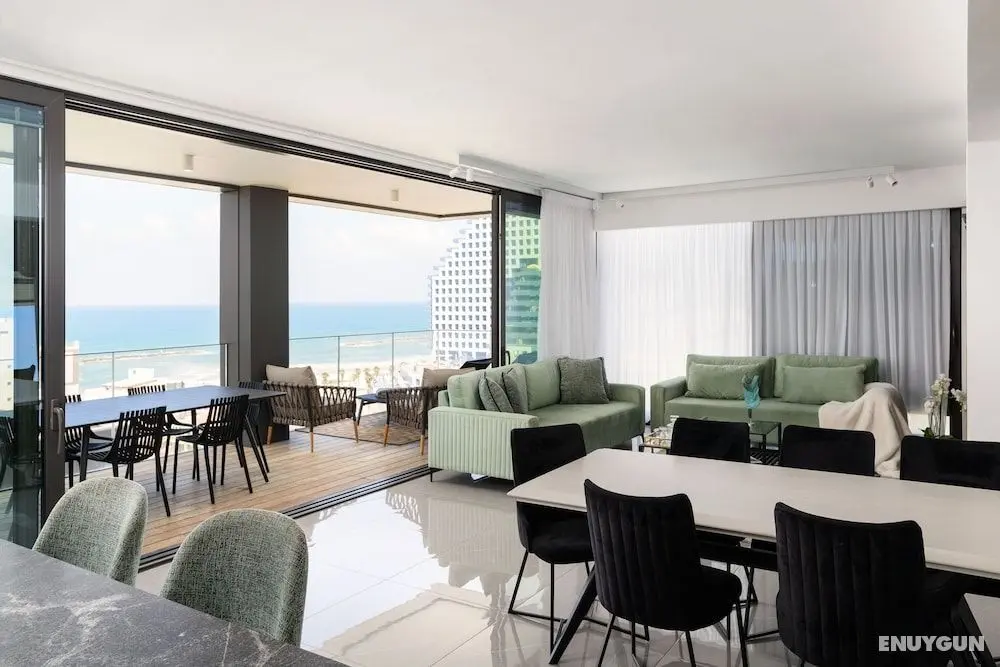 Luxury with Terrace & Sea View by FeelHome - Lobi