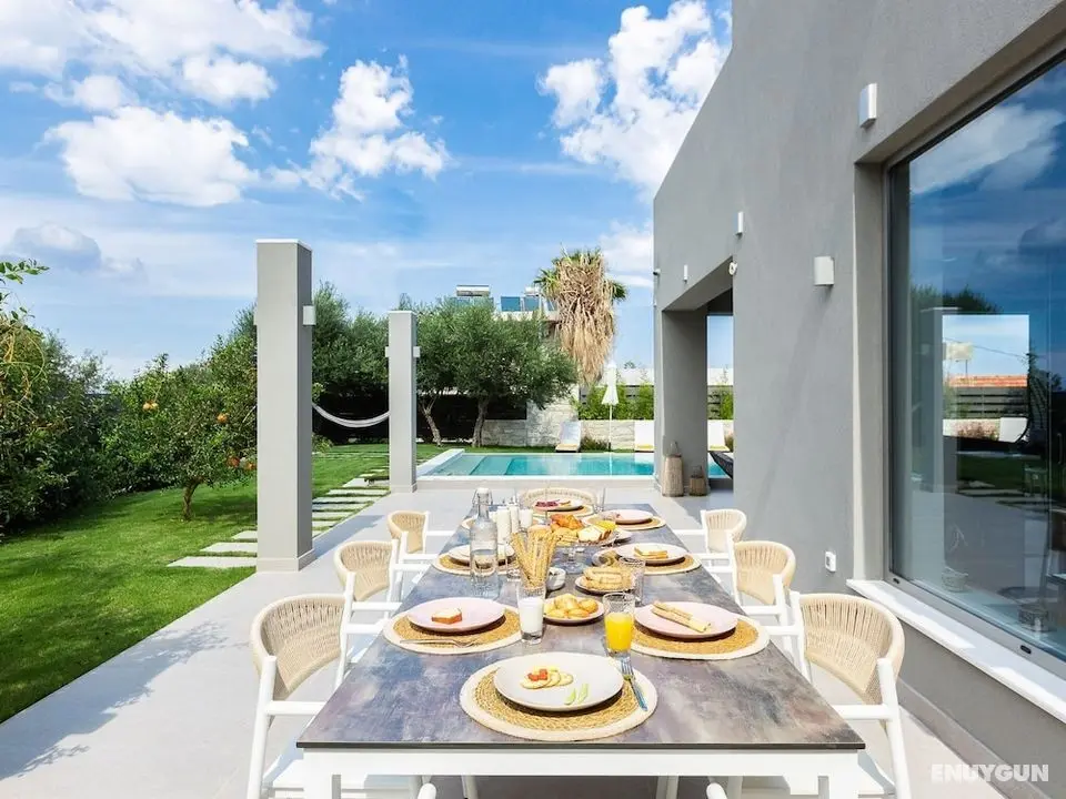 Luxus Villa With Heated Pool 180m to the Beach, Restaurants Shops & Amenities - Öne Çıkan Resim