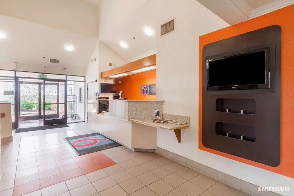 Motel 6 Auburn, CA - Lobi