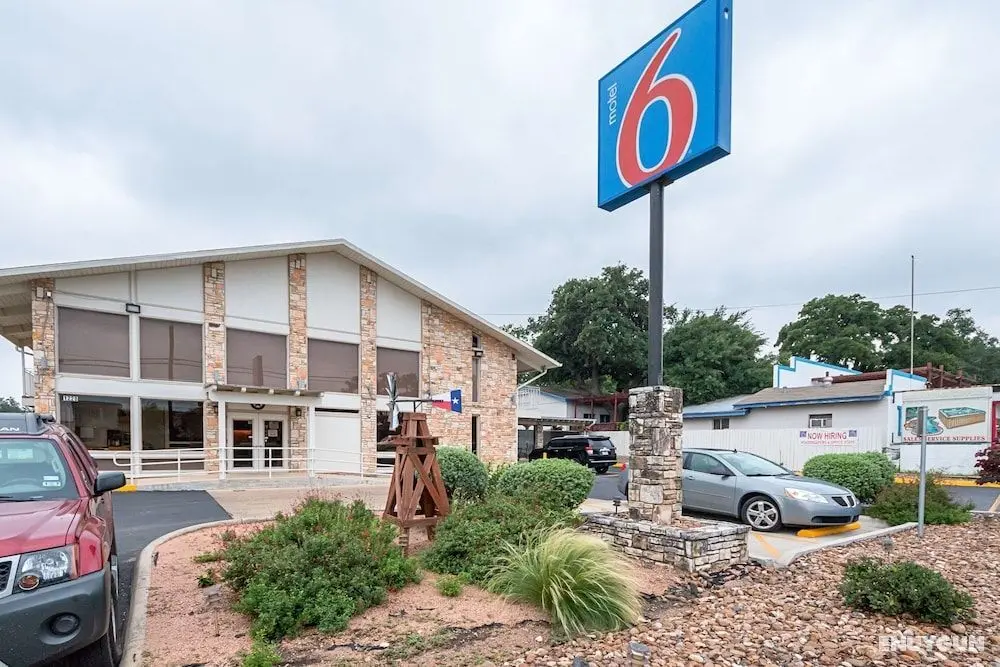 Motel 6 Boerne, TX - Öne Çıkan Resim