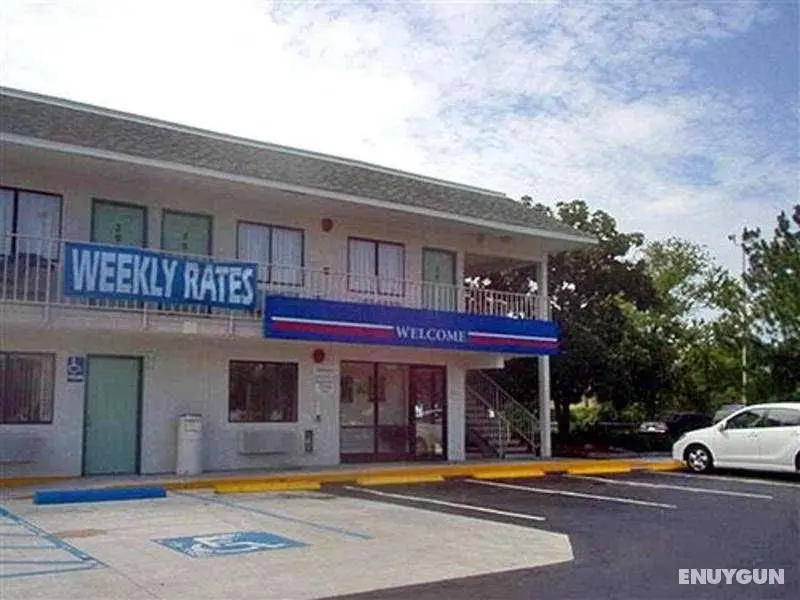 Motel 6 Charleston North - Genel