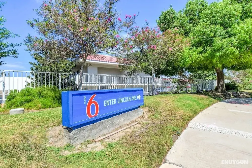 Motel 6 Corona, CA - Öne Çıkan Resim