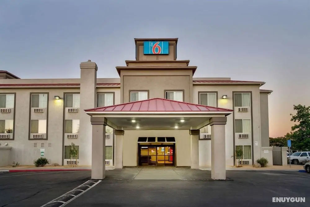 Motel 6 Hesperia, CA - West Main Street I-15 - Öne Çıkan Resim