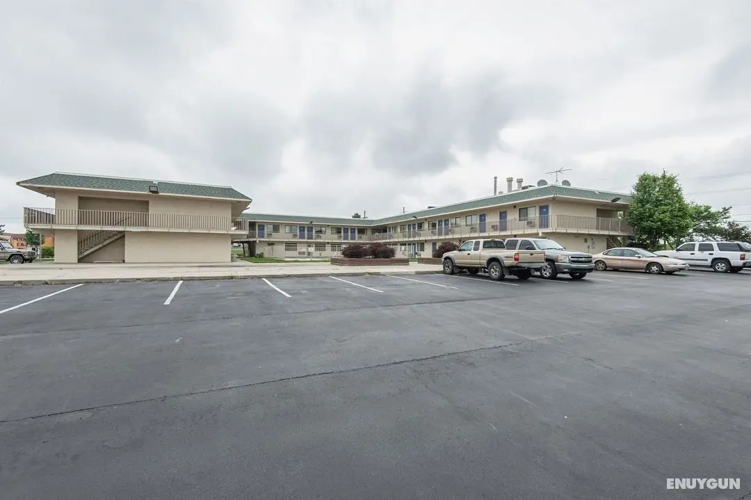 Motel 6 Kansas City North Airport - Genel
