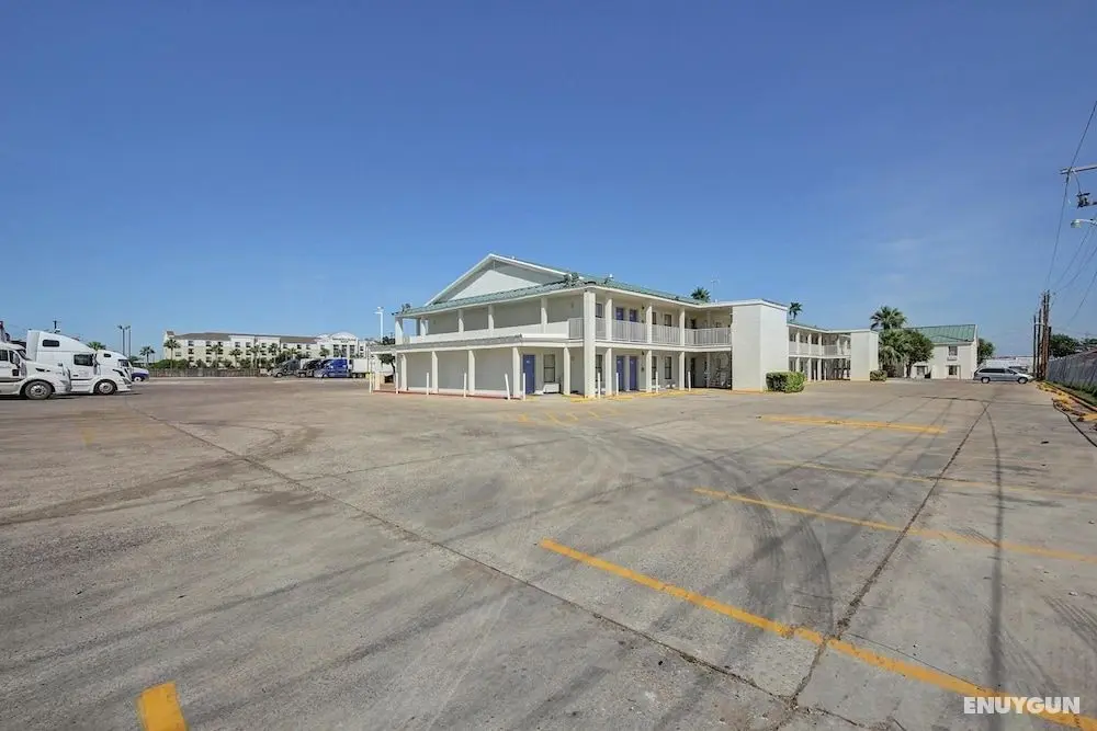 Motel 6 Laredo, TX - North I-35 - Otopark