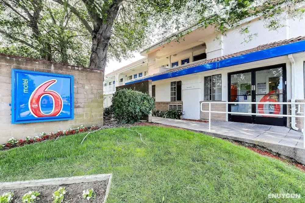 Motel 6 Pinole, CA - Öne Çıkan Resim