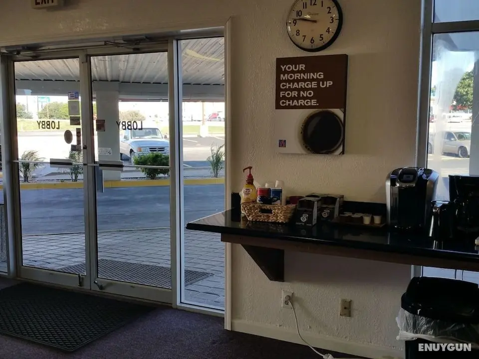 Motel 6 Snyder, TX - Lobi