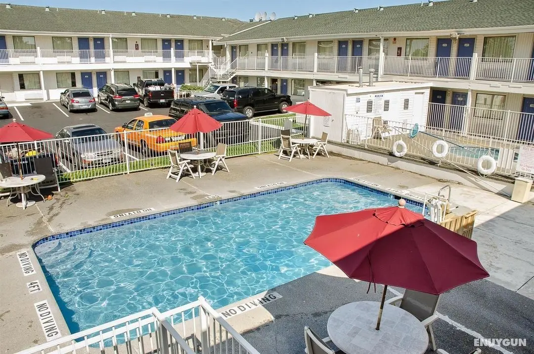 Motel 6 Tacoma South - Havuz