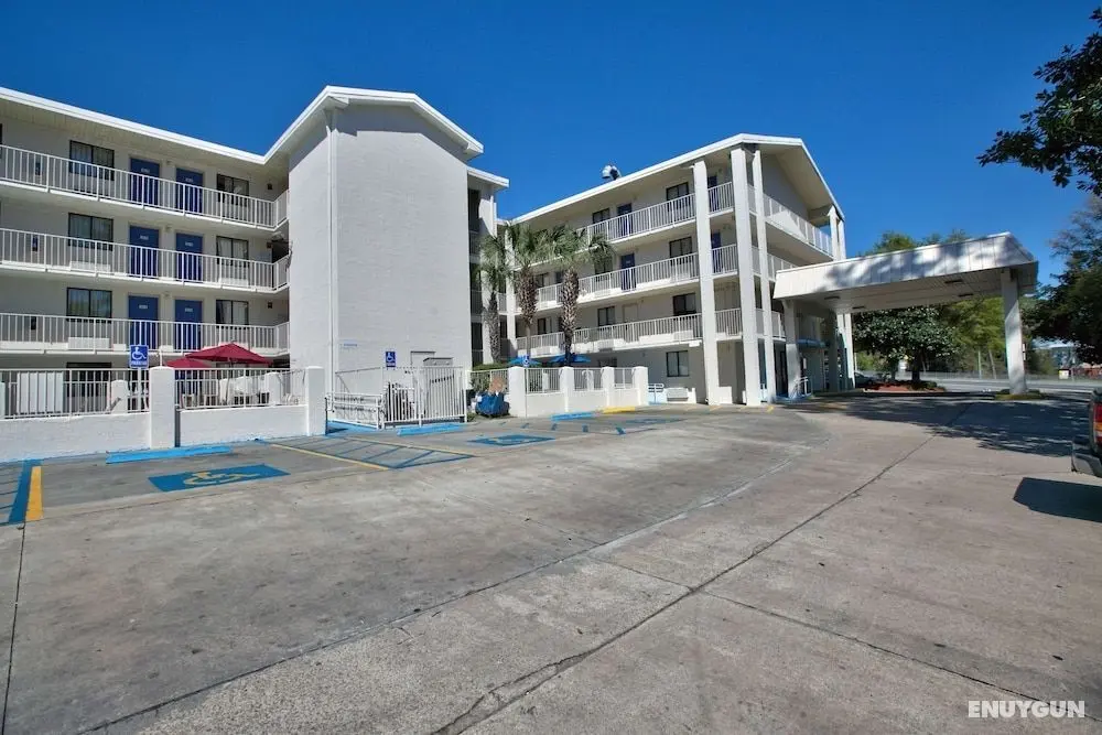 Motel 6 Tallahassee, FL - Dış Mekan