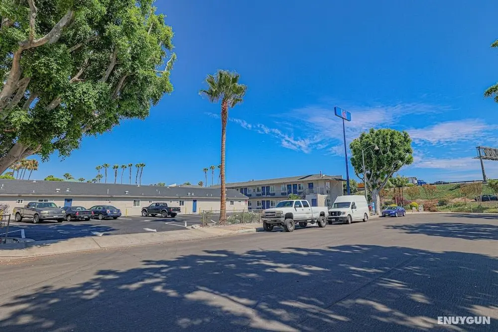 Motel 6 Tustin, CA – Orange County - Dış Mekan