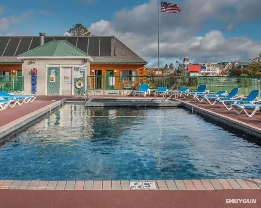 Mackinac Lodge - Havuz