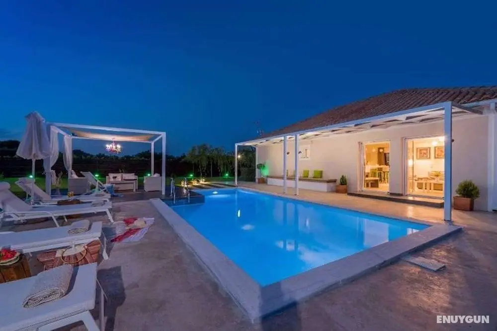 Madini Luxury Villa With Private Pool - Havuz