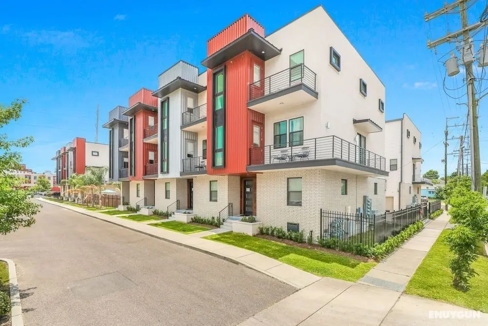 Magnificent 4 Bedroom Townhouse near Lafitte Greenway - Dış Mekan