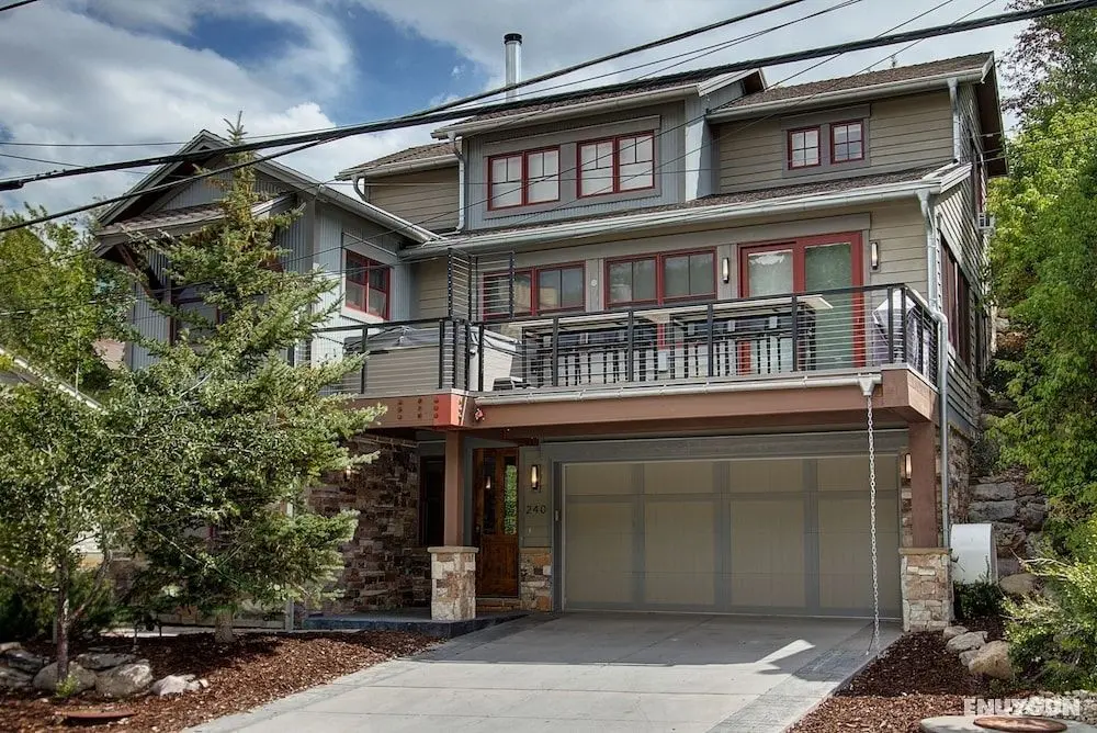 Main Street Escape by Avantstay Stunning Home Right off Main Street w/ Hot Tub & Large Deck - Öne Çıkan Resim
