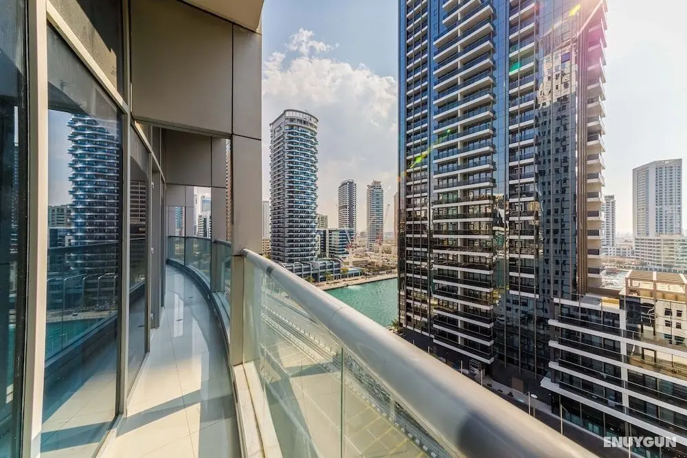 Maison Privee - Beautiful Chic Apt w/Full Marina View Nxt 2 Beach - Oda Manzaraları