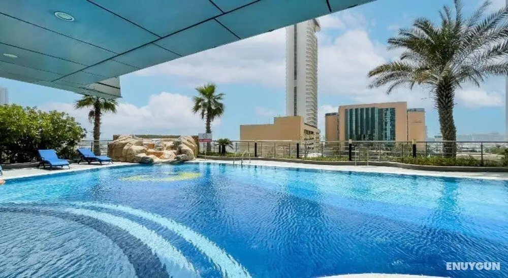 Maison Privee - Spacious 1/Bed apartment in Dubai Marina - Havuz