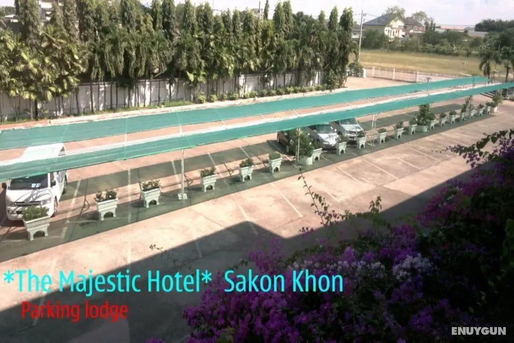 The Majestic Sakon Nakhon - Otopark