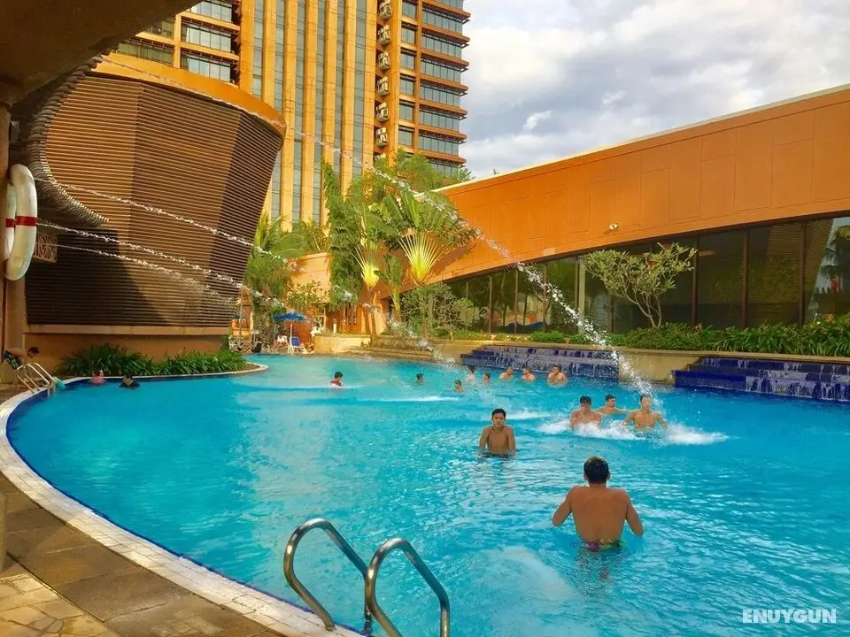 Makam Service Suites Times Square - Havuz