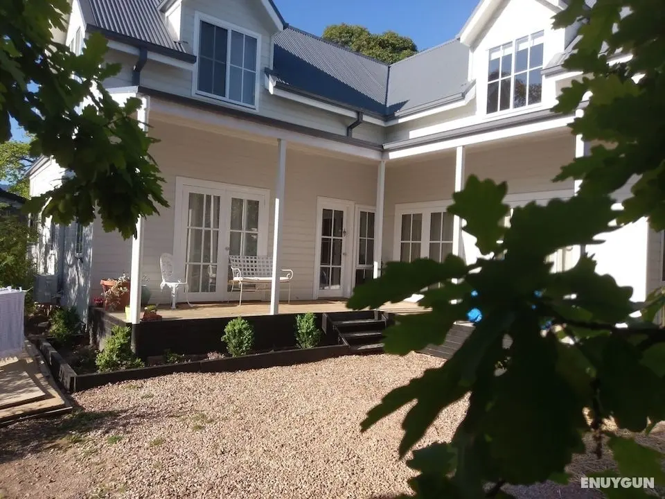 Malley House - Öne Çıkan Resim