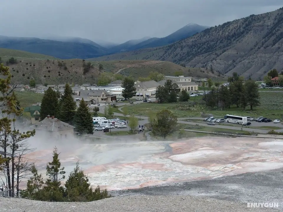 Mammoth Hot Springs & Cabins - Inside the Park - Dış Mekan