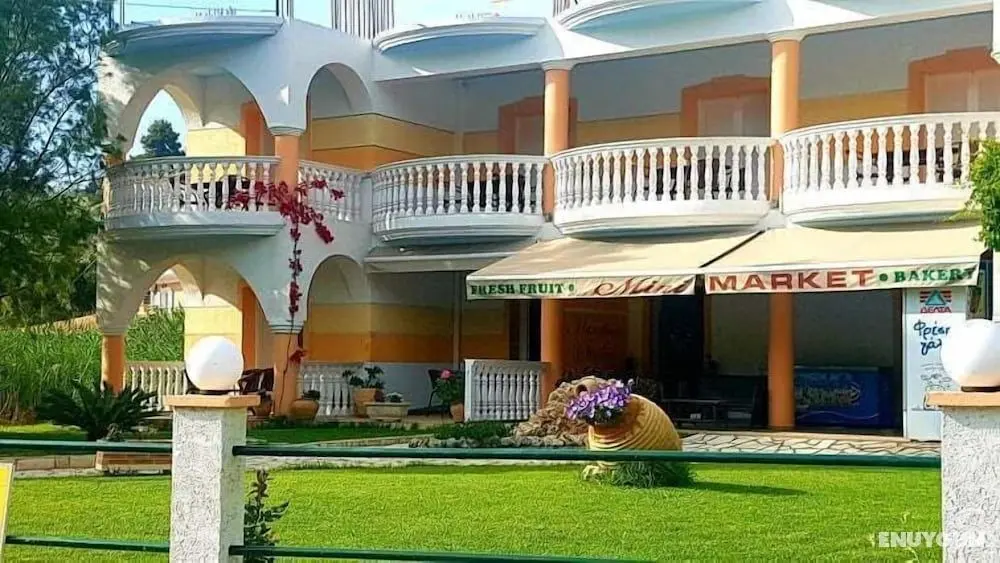 Marathon Studios &Apartments - Lobi