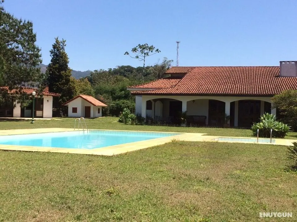 Maravilhoso sítio com vista pra montanha - Havuz