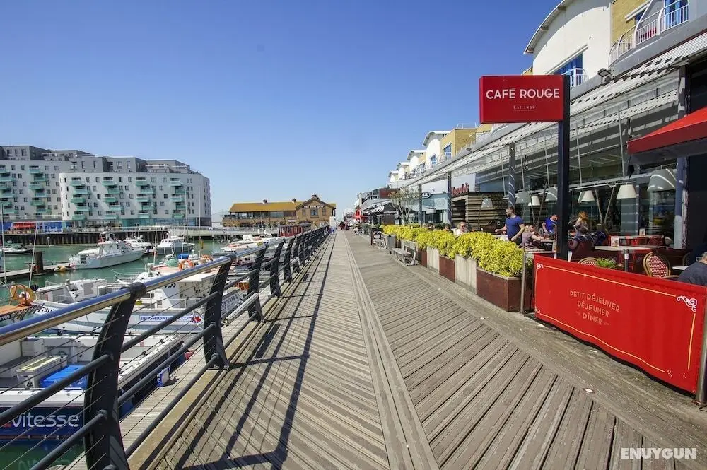 Marina Apartment Parking by Brighton Holiday Lets - İç Mekan