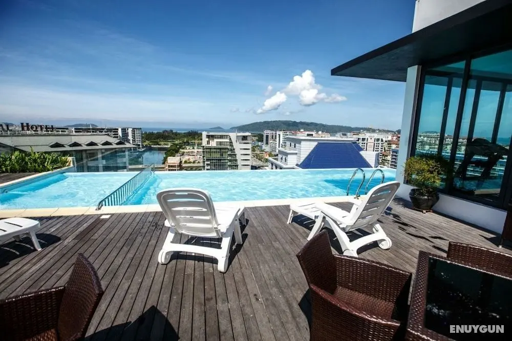 Marina Travellers Suite SKY Karamunsing - Havuz