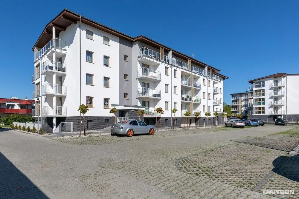Marine Apartment 9B by Renters - Dış Mekan
