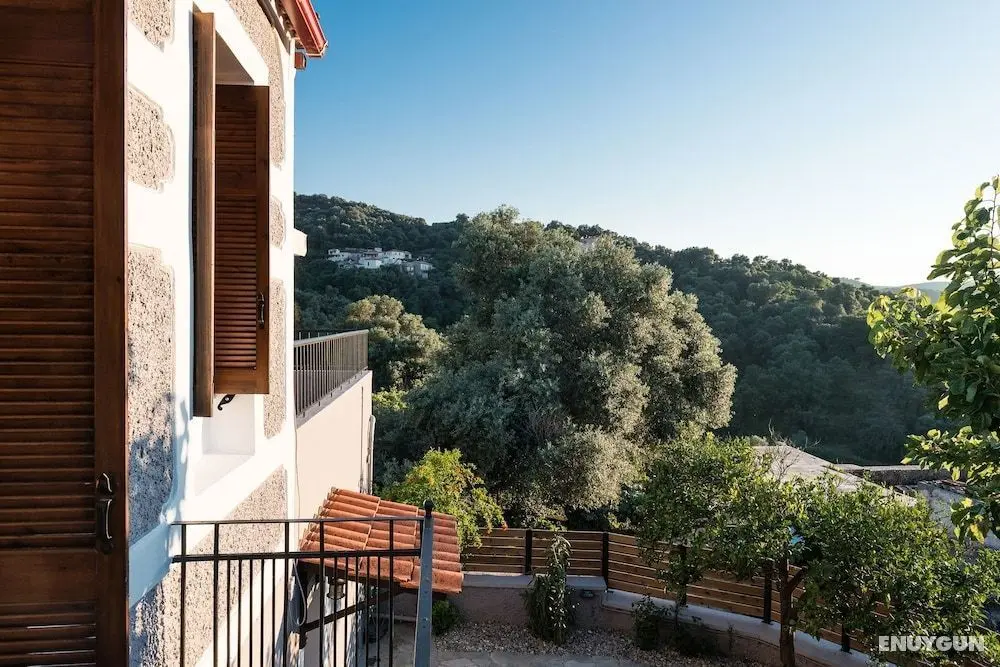 Maro's Village House, Private & Serene Stone Villa - Konum Öne Çıkanlar