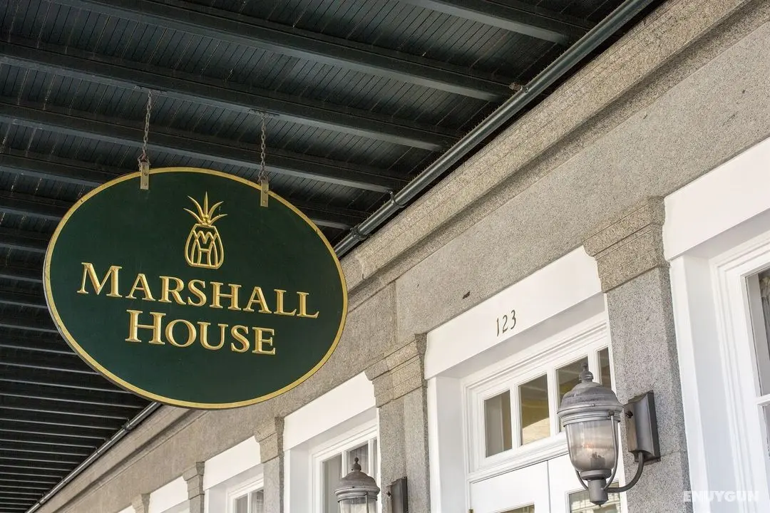 The Marshall House - Genel