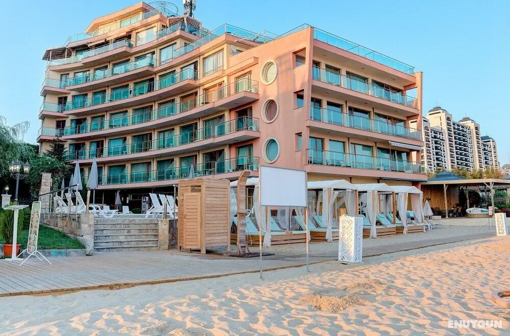 Marty's Beachfront Apartments - Dış Mekan