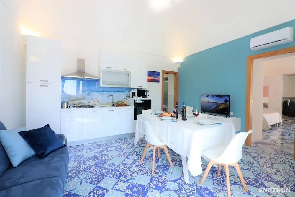 Mary's Apartments - Öne Çıkan Resim